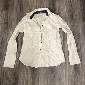 🎉8/$12🎉 women’s white button down top with black buttons